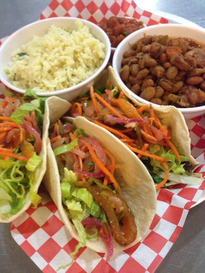 Lazybones Smokehouse Mobile Detroit Roaming Hunger Lazybones Smokehouse Mobile Detroit Roaming Hunger